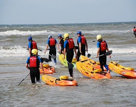 Brandingkanoën (Waveskiën)
